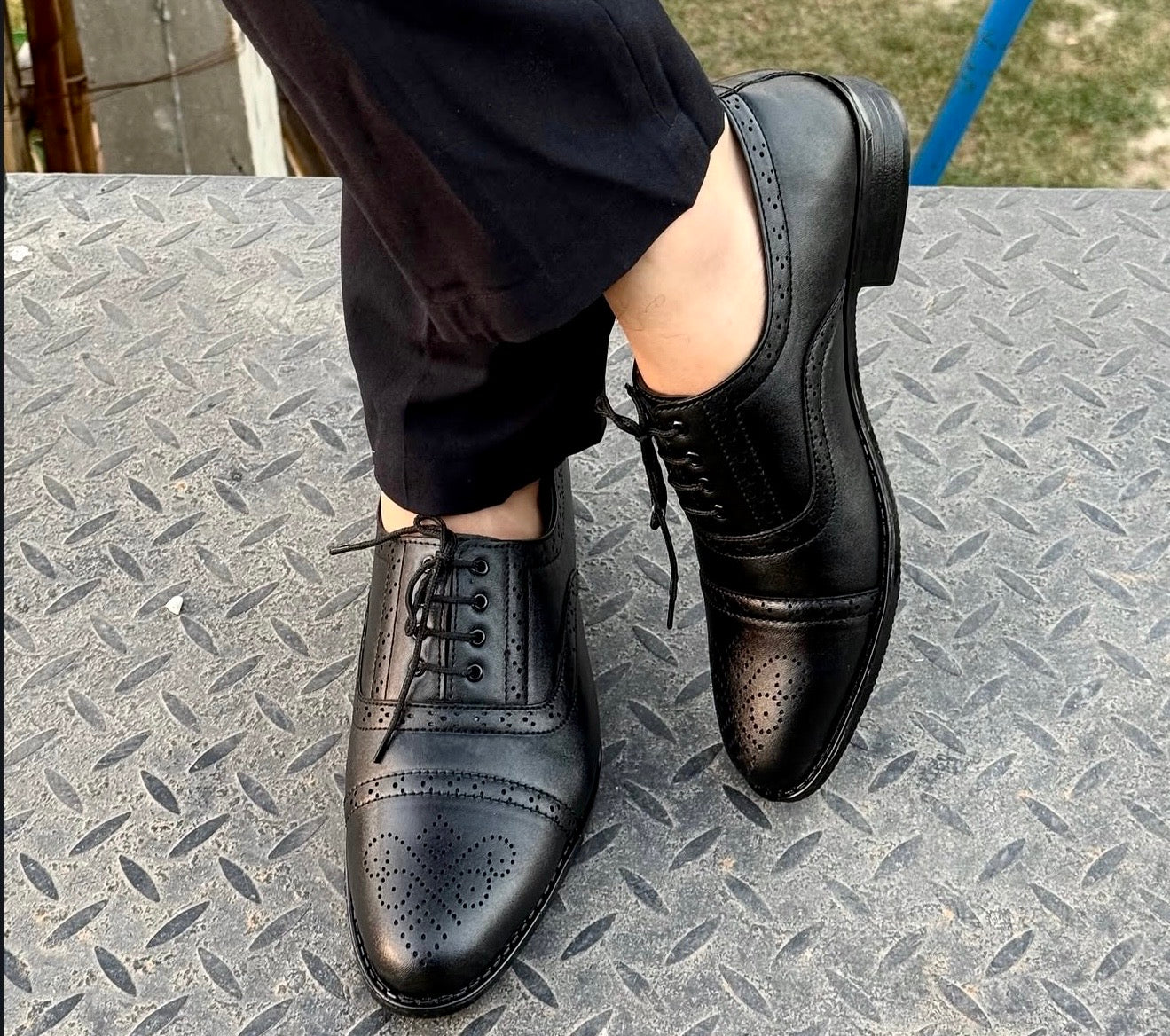 Mens's Black Full- Brogue Wing- Tip Oxford Shoes