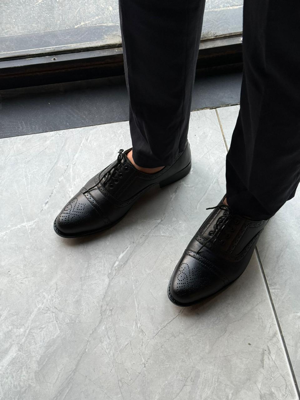 Mens's Black Full- Brogue Wing- Tip Oxford Shoes