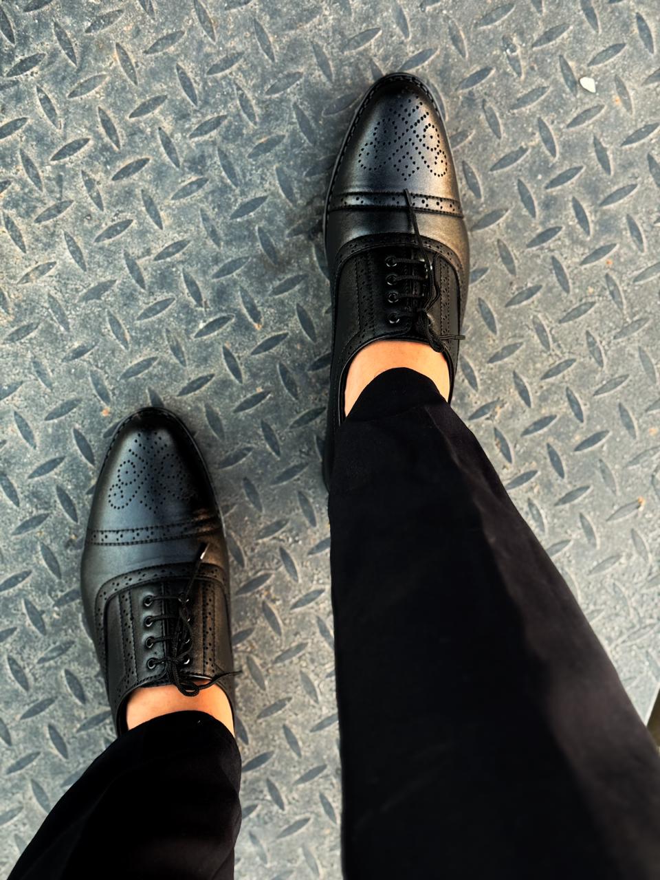 Mens's Black Full- Brogue Wing- Tip Oxford Shoes