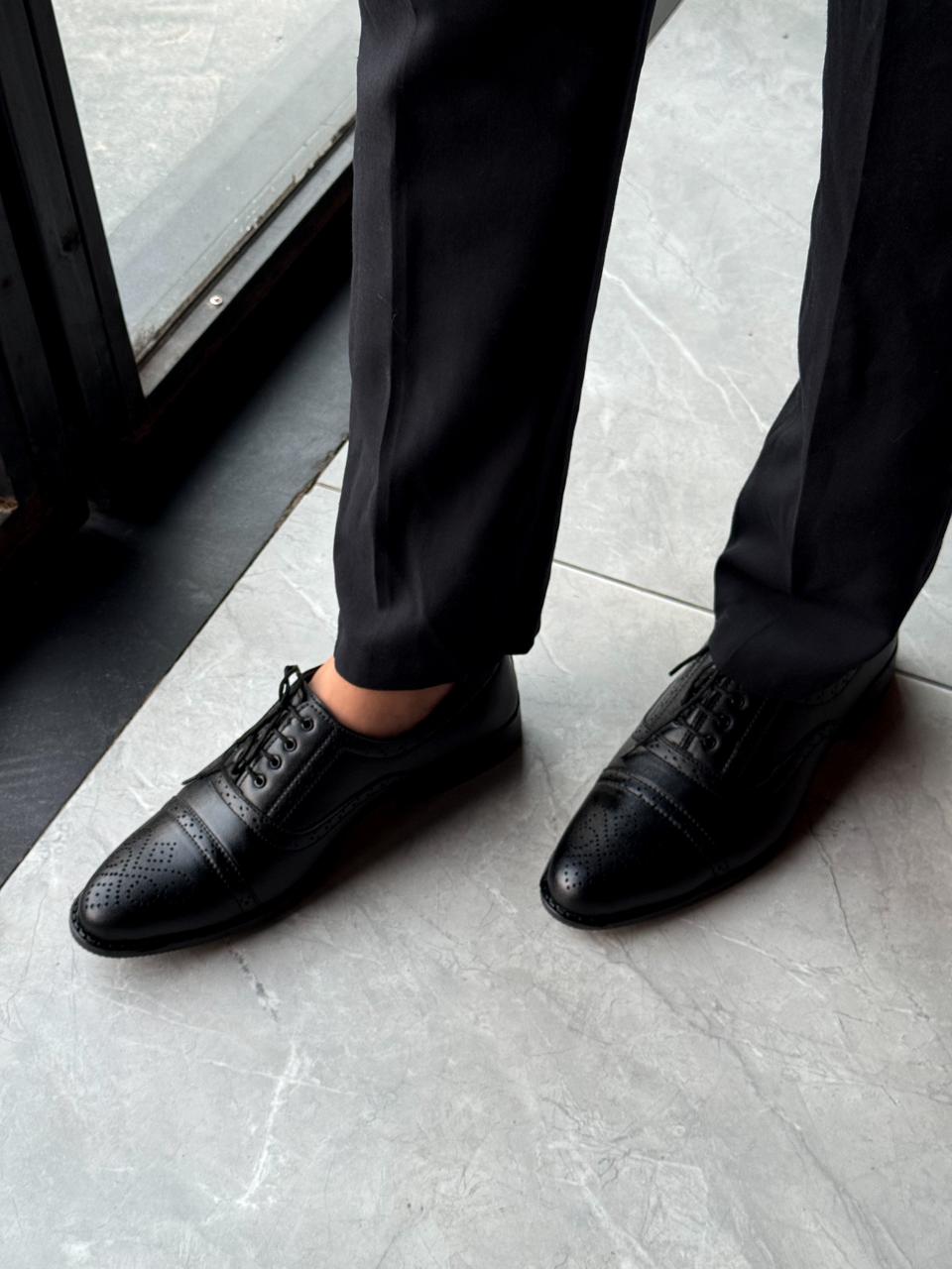 Mens's Black Full- Brogue Wing- Tip Oxford Shoes