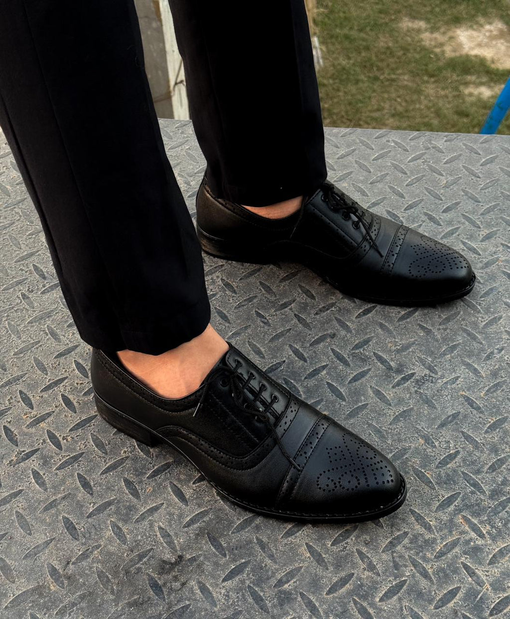 Mens's Black Full- Brogue Wing- Tip Oxford Shoes