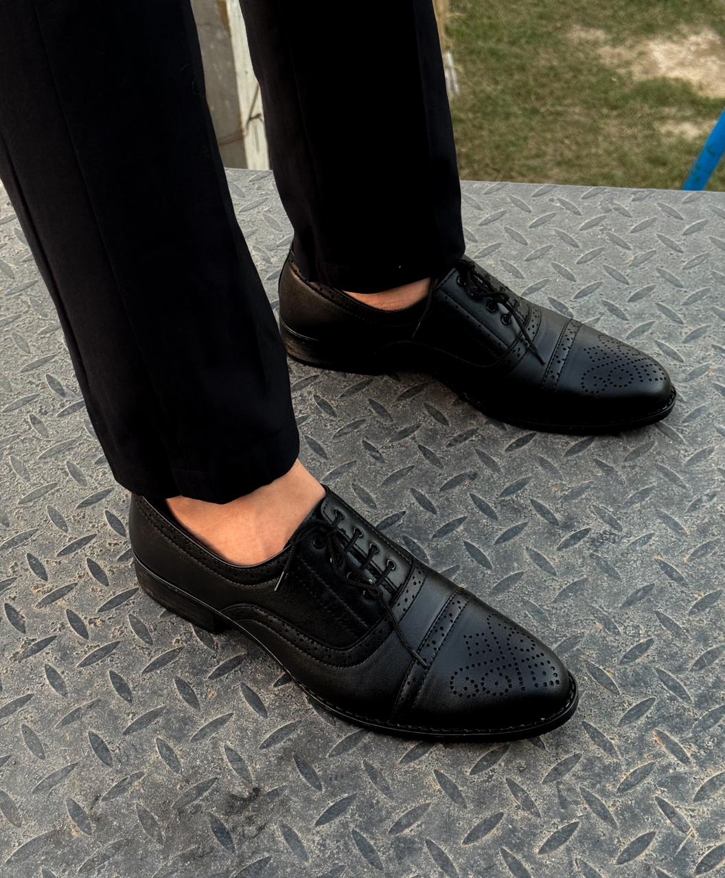 Mens's Black Full- Brogue Wing- Tip Oxford Shoes
